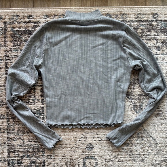 Garage Gray Ribbed Long Sleeve Crop Top - Picture 2 of 2